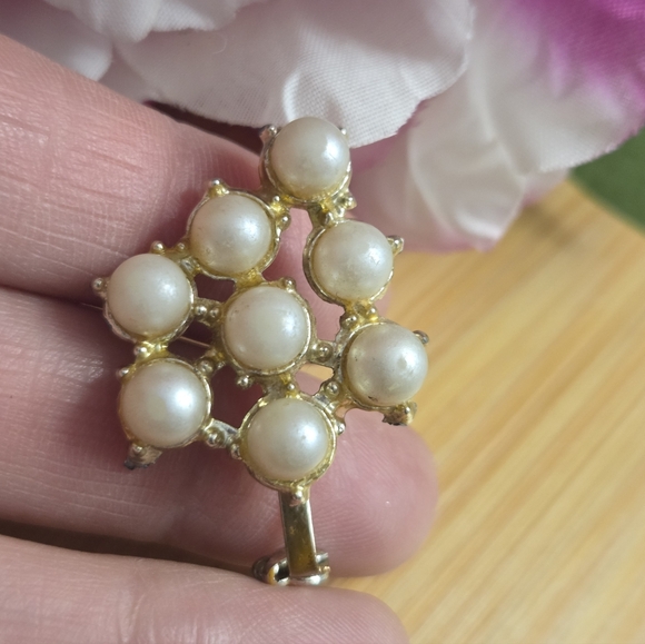 Vintage Gold Pearl Brooch - Unsigned - Picture 3 of 3